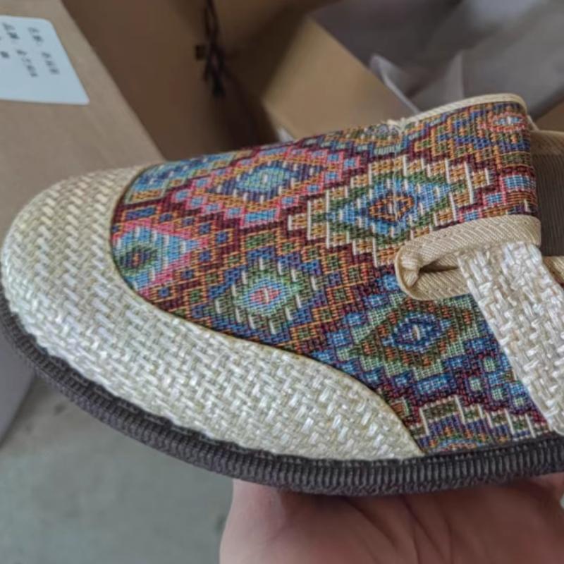 Bestill en størrelse større damesko med slip-on-motiv, pustende stoffoverdel med gummisåle, helårssko