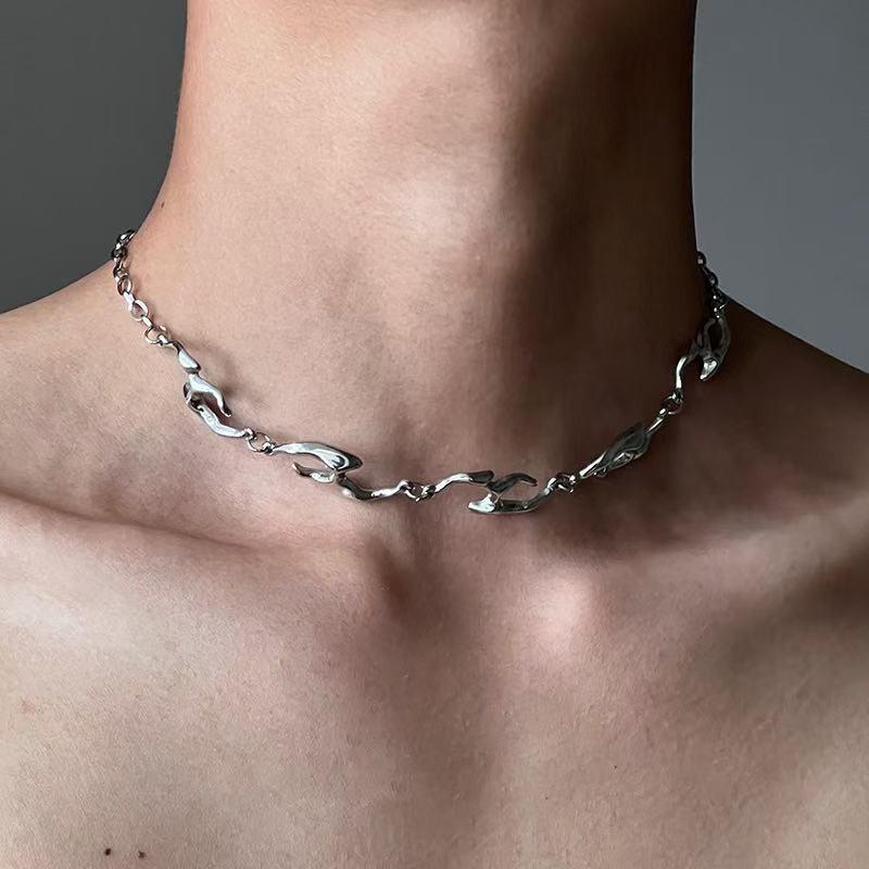 Collana con Ciondolo in Lega dello Zodiaco Animale con Catena a Croce per Stile Streetwear Donna