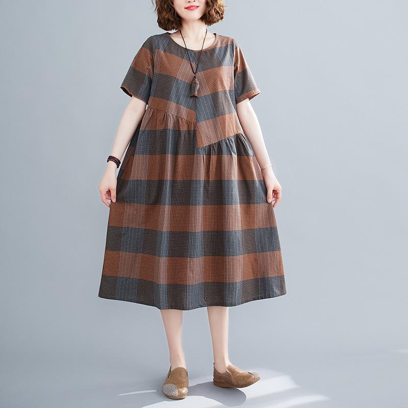 New Summer Artistic Large-sized Loose-fitting Cotton and Linen Checkered Round-neck Short-sleeved Dress for Women's Medium Length