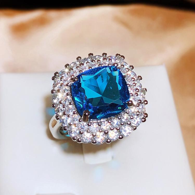 2026 European and American Retro Temperament Ring Women's Full Diamond Sapphire Light Luxury Sea Blue Zircon Women's Ring