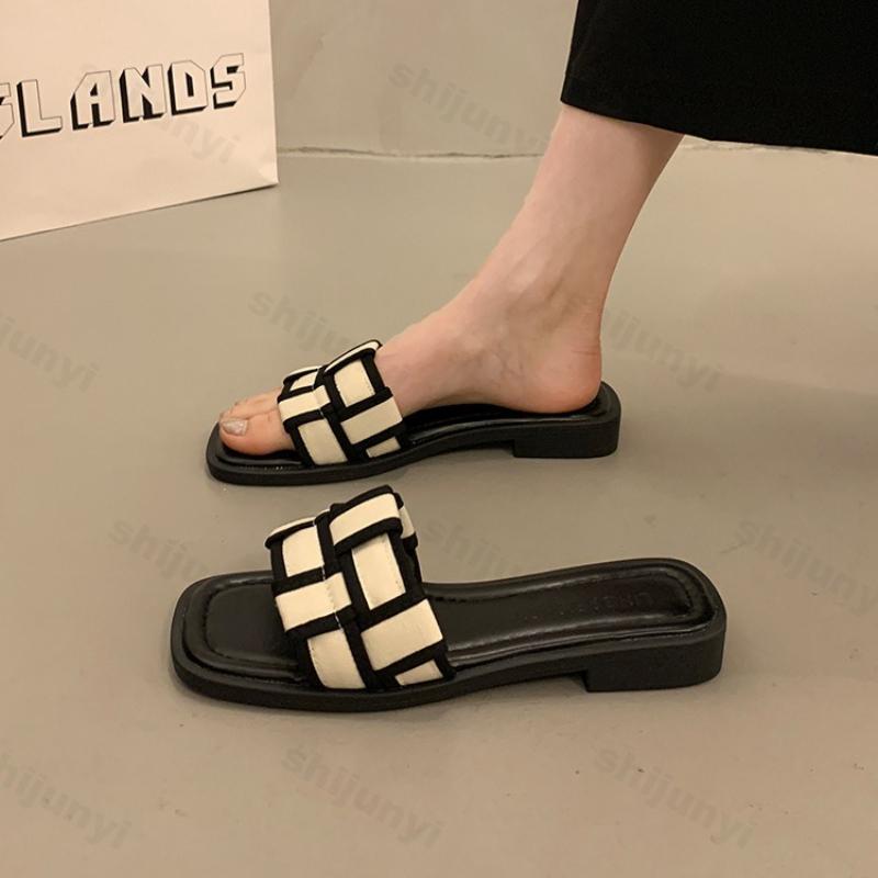 

Fashion Elegant Open Toes Square Head Flat Slippers for Women s 2025 Summer New Fashion Comfortable Versatile Roman Style Beach Sandals 40