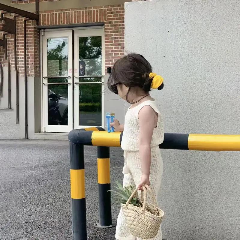 Sommer Strickanzug für Mädchen, dünn, für kleine Kinder, hohl, atmungsaktiv, ärmelloses Top + Hose mit weitem Bein, zweiteiliges Set