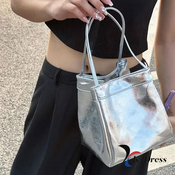 Lesklá stříbrná taška (1 barva)