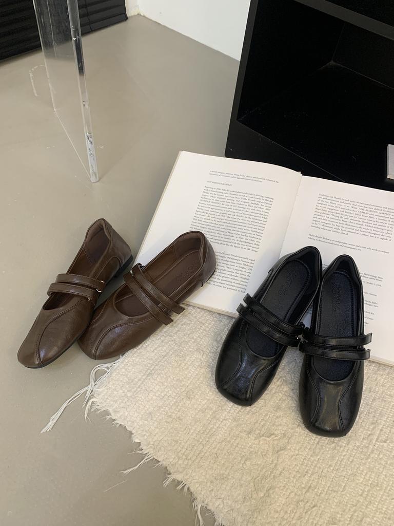 2025 New Vintage Round Head Velcro Flat Mary Jane Shoes Sports College Style Casual Ballet Shoes Single Shoes