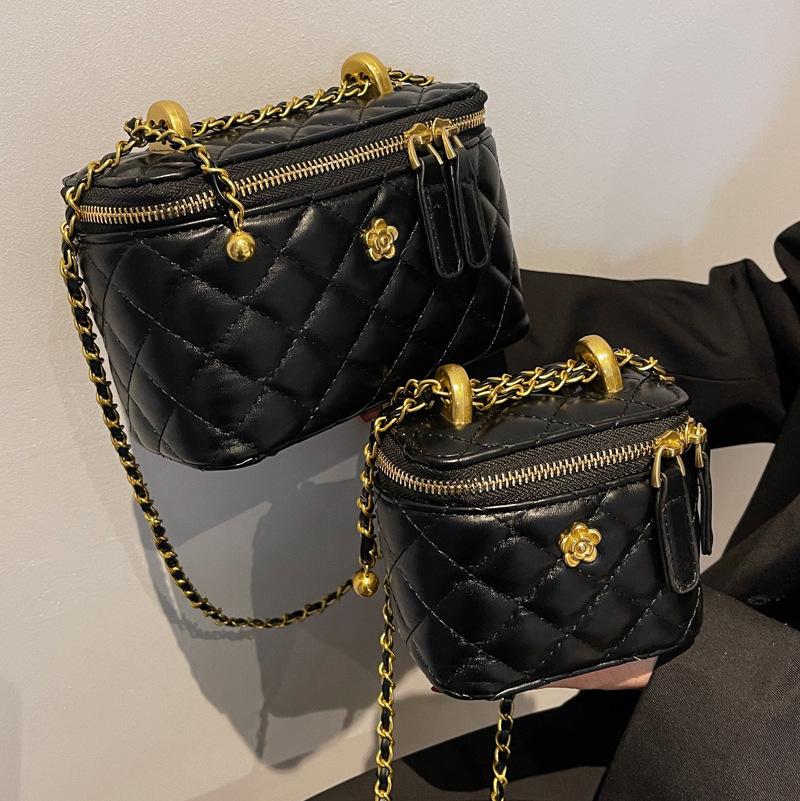 Textured Rhombus Shoulder Bag Women's Bag 2025 New Chain Messenger Bag Small Fragrant Fashion Box Bag Texture Retro