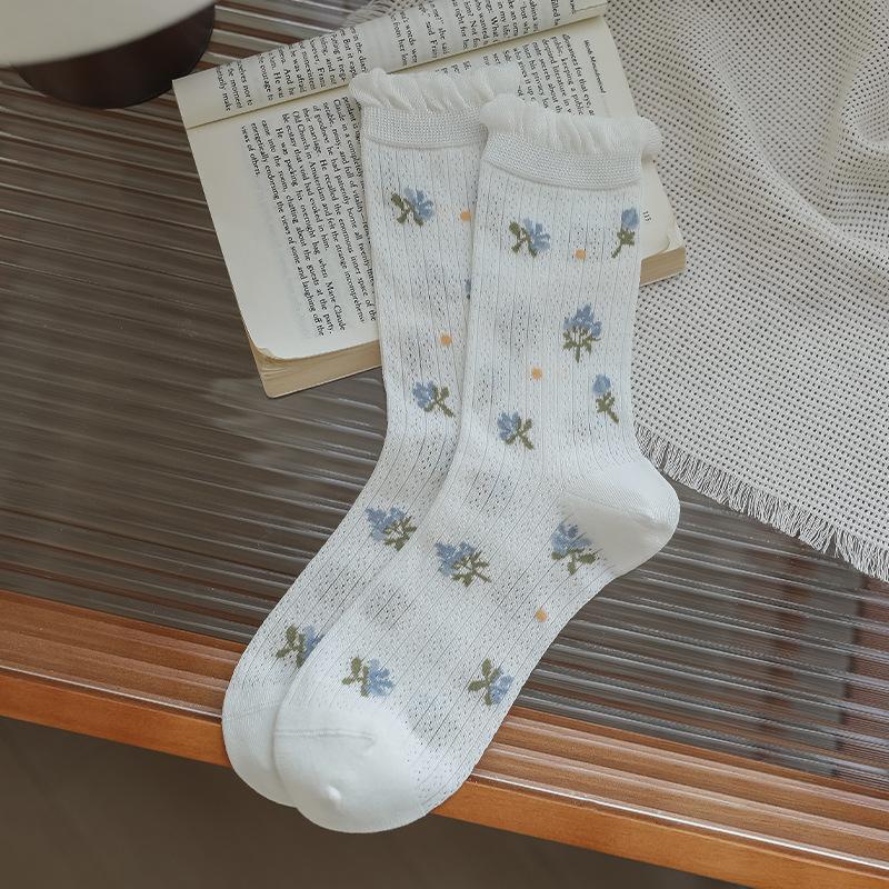 

Female Summer Thin Sweet Floral Mesh Boneless Lace In The Tube Stack Socks 1 pair