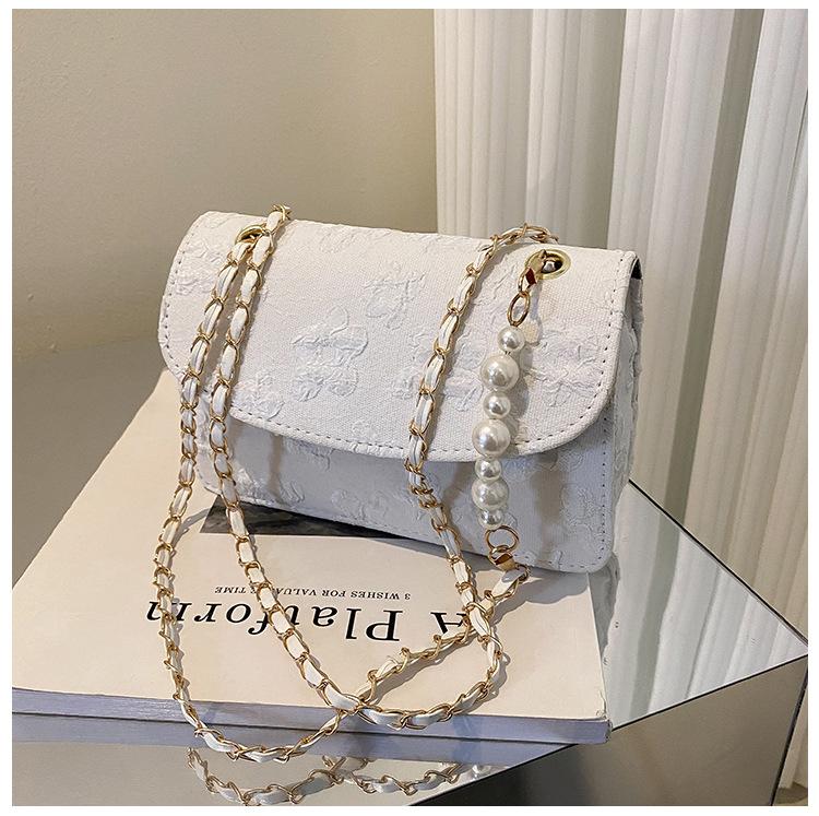 

2025 новая женская сумка поток моды жемчужная сумочка шелковая с принтом маленькая квадратная сумка цепочка на плечо сумка-мессенджер белый