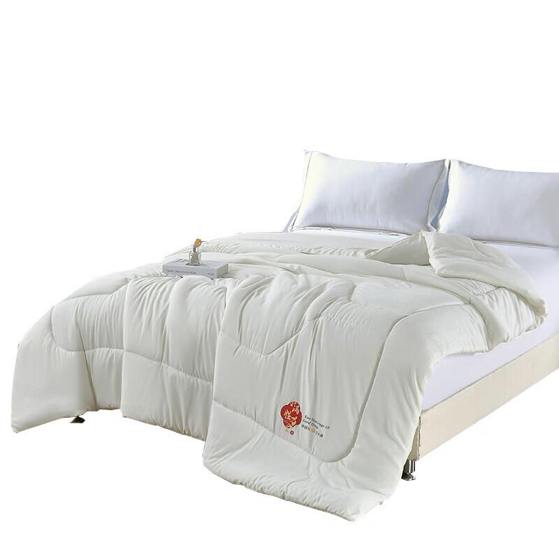 Playboy Quick-Warm Winter Quilt