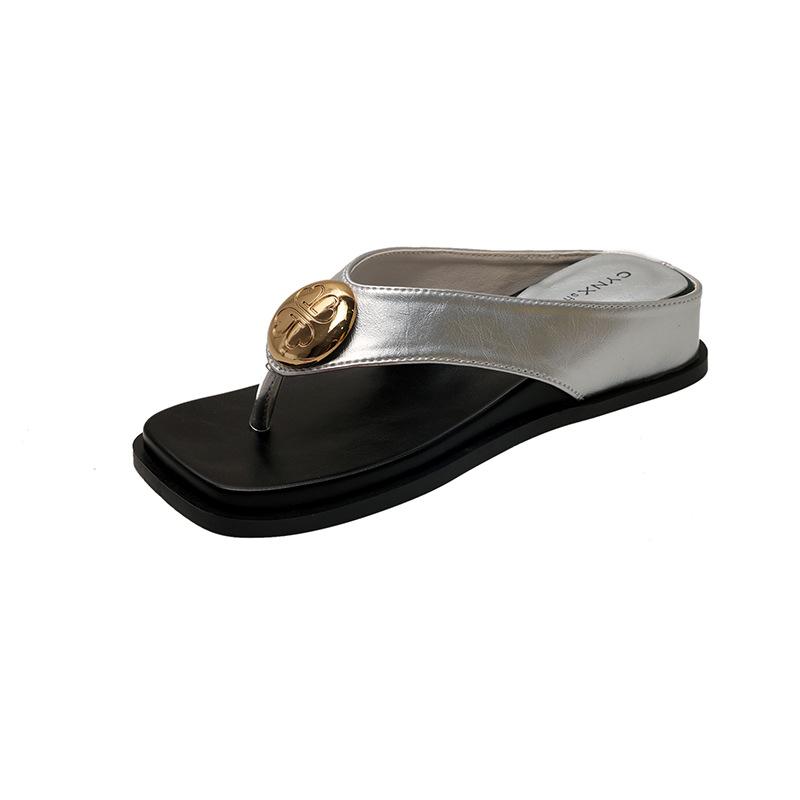 French heightening metal round buckle toe flip-flops shoes for women to wear in summer, super fire is not tired, foot slope heel cool slippers for