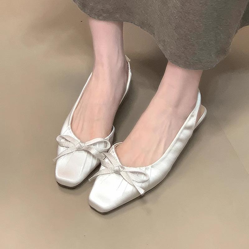 

Женские атласные туфли на танкетке с ремешком сзади, лето 2025, новые, с квадратным носком, с бантом, с присборенным верхом, нишевые, сандалии с закрытым носком для женщин 40