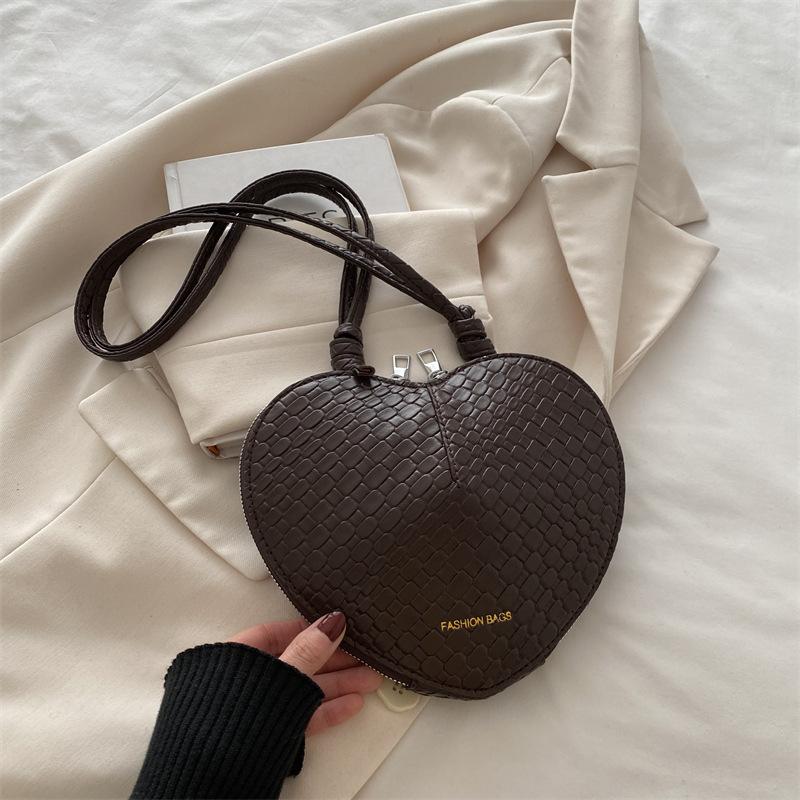 

Niche high sense 2025 spring and summer niche design versatile ins shoulder messenger bag this year popular love bag