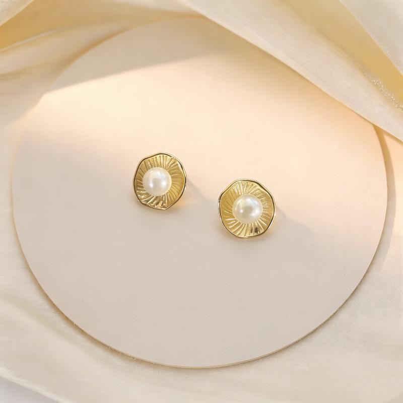 Beixi S999 Silver Needle Gold Sunflower Mother-of-Pearl Earrings with Lotus Leaf Texture for Women - Versatile Everyday Ear Studs