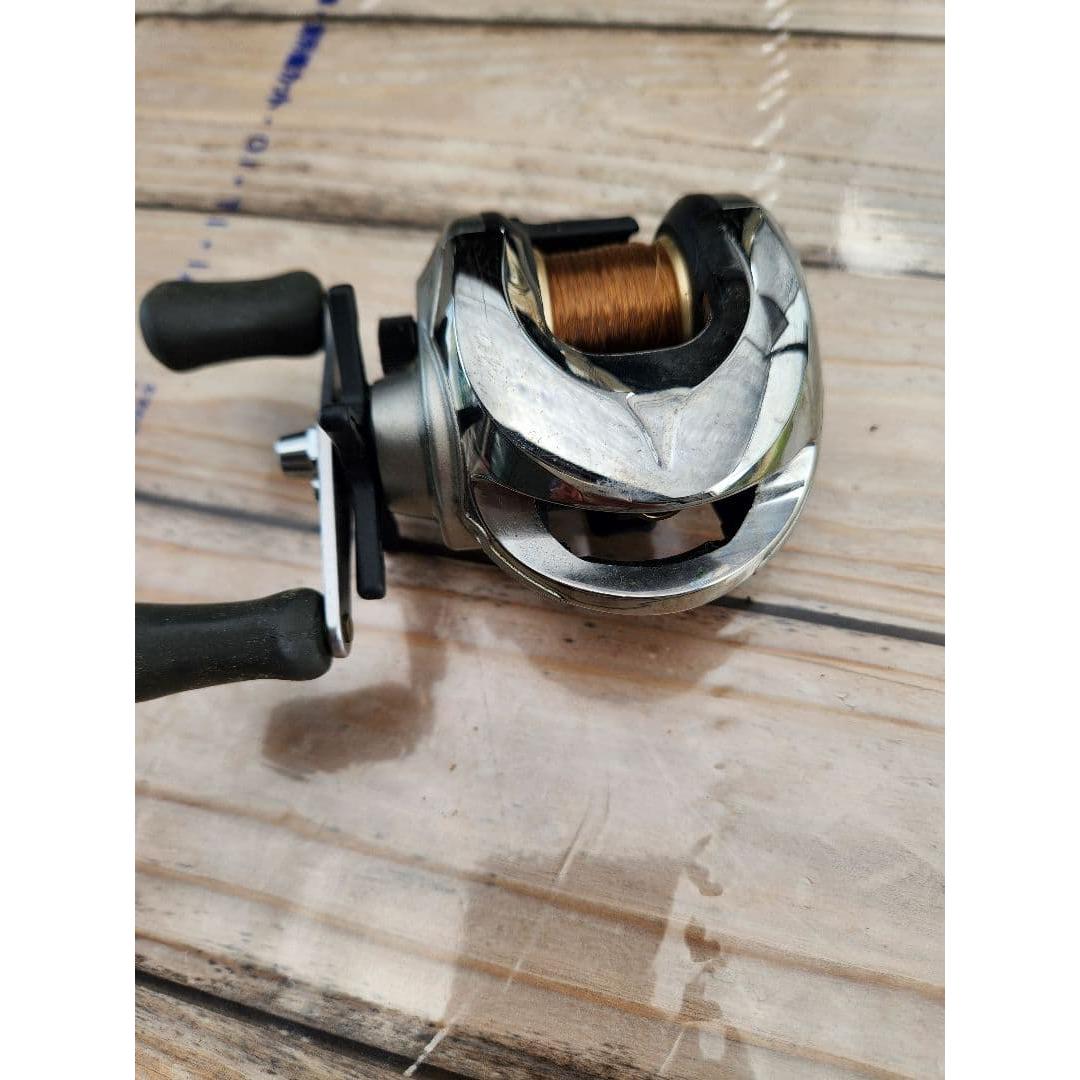 Used SHIMANO BASS ONE XT 200 bait reel