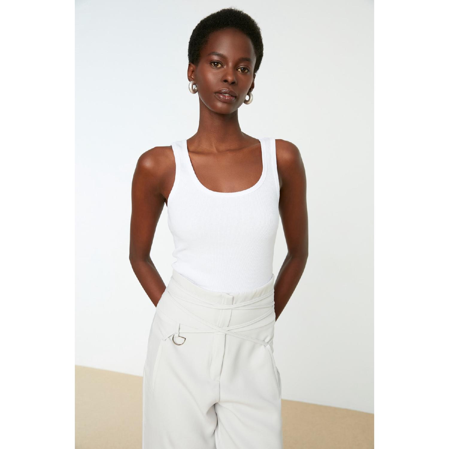 

Белая эластичная трикотажная майка в рубчик с воротником для бассейна Twoss22al0042