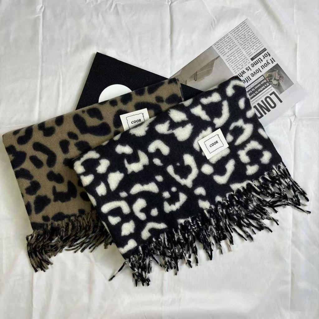 Vintage Y2K Leopard Print Scarf: Warm, Stylish, Versatile Shawl for Autumn/Winter