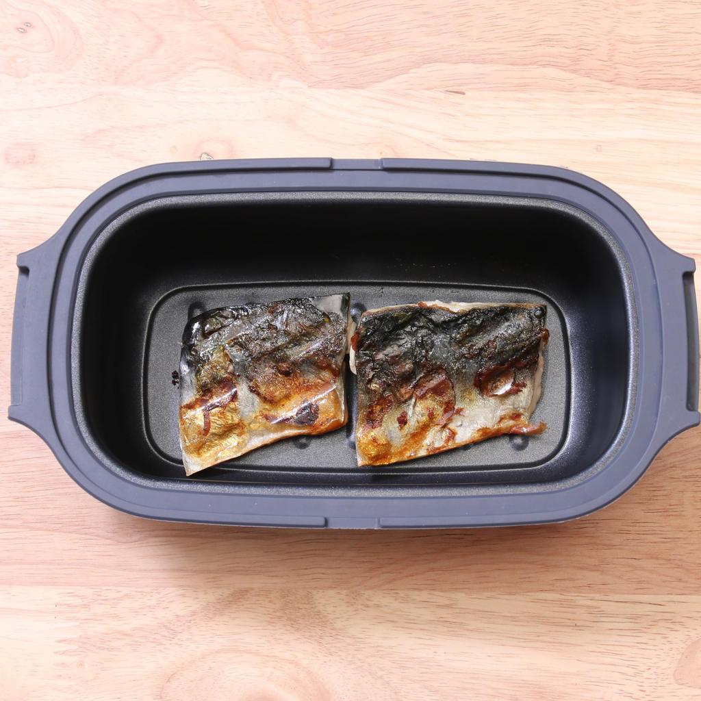 Fuji Boeki Microwave Cooker, 22.7cm W x 12.5cm D x 7.4cm H, Red/Black, Stir-fry, Bake, Boil, Steam, Cook, and Warm, 5044