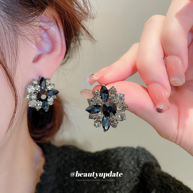 Silver Needle Diamond Flower Stud Earrings French Retro Earrings Light Luxury Personality Versatile Earrings Wholesale Women