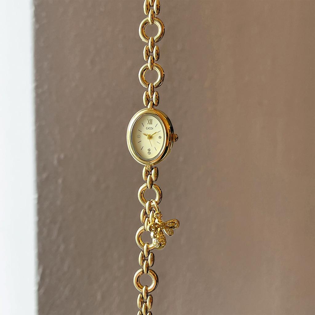 Retro Luxury Women's Watches with Bracelet-Style Pendant Fashionable High-Quality Women's Quartz Wristwatch Lightweight