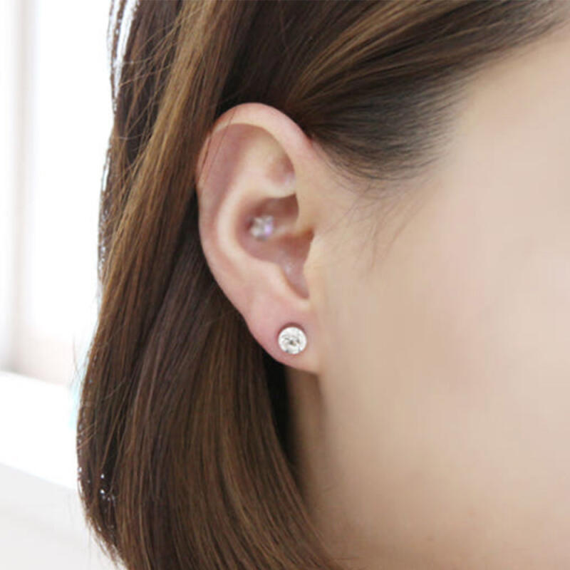 

SHINee Magnetic Earrings (randomly sent) SHINee Magnet Earrings_Random