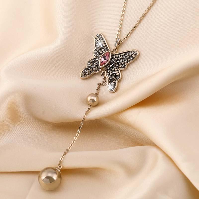 Elegantes Schmetterlings-Anhänger-Langhalskette für Damen im stilvollen koreanischen Design mit Edelsteinakzenten