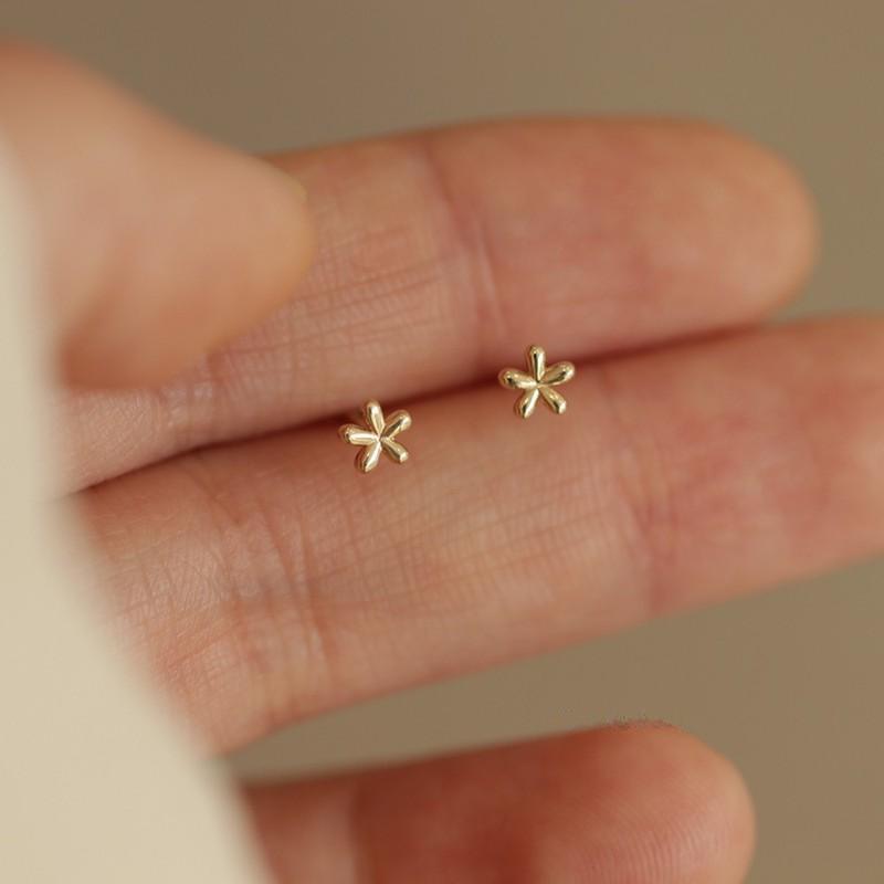 

925 Sterling Silver Plating 14k Gold Mini Glossy Flower Stud Earrings for Women Cute Simple Exquisite Jewelry Silver