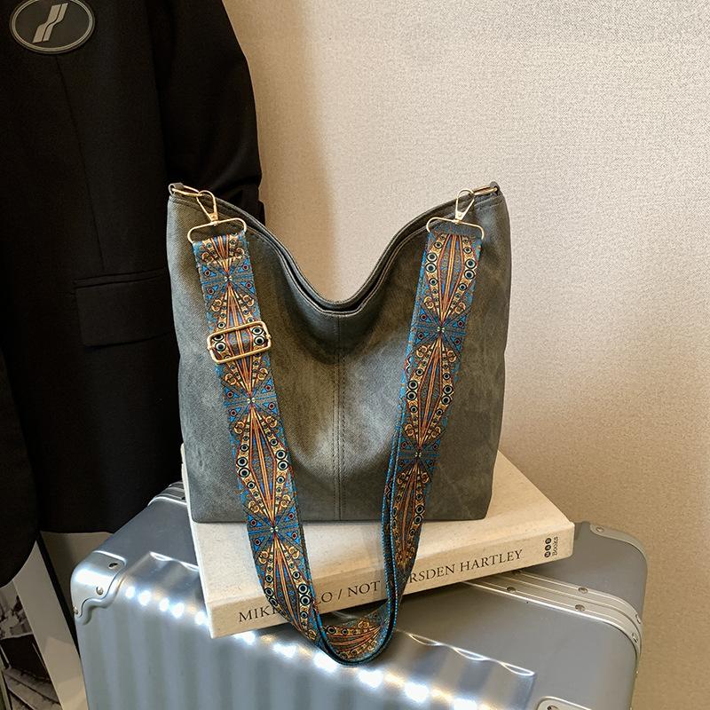 

Autumn new temperament fashion design solid color retro texture wide shoulder strap single shoulder crossbody tote bag