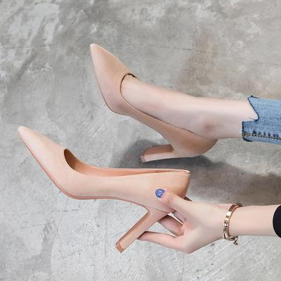 2025 neue schwarze kleine frische spitze Mädchen High Heels Damen dicker Absatz einzelne Schuhe