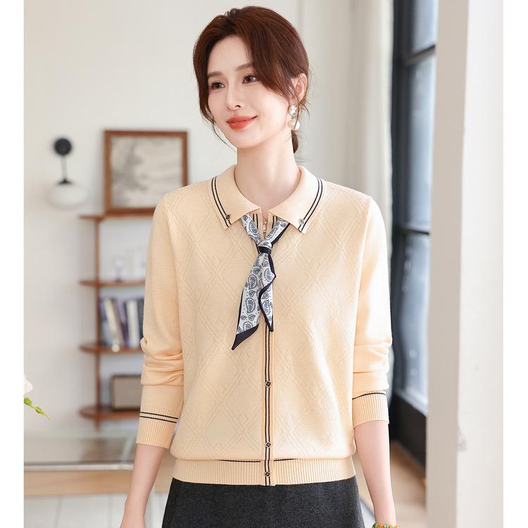 Mom's Autumn Clothes, Fashionable Knitted Base Shirt, Sweater, Middle-aged and Elderly Sweater, Middle-aged Fashion Age-reducing Top