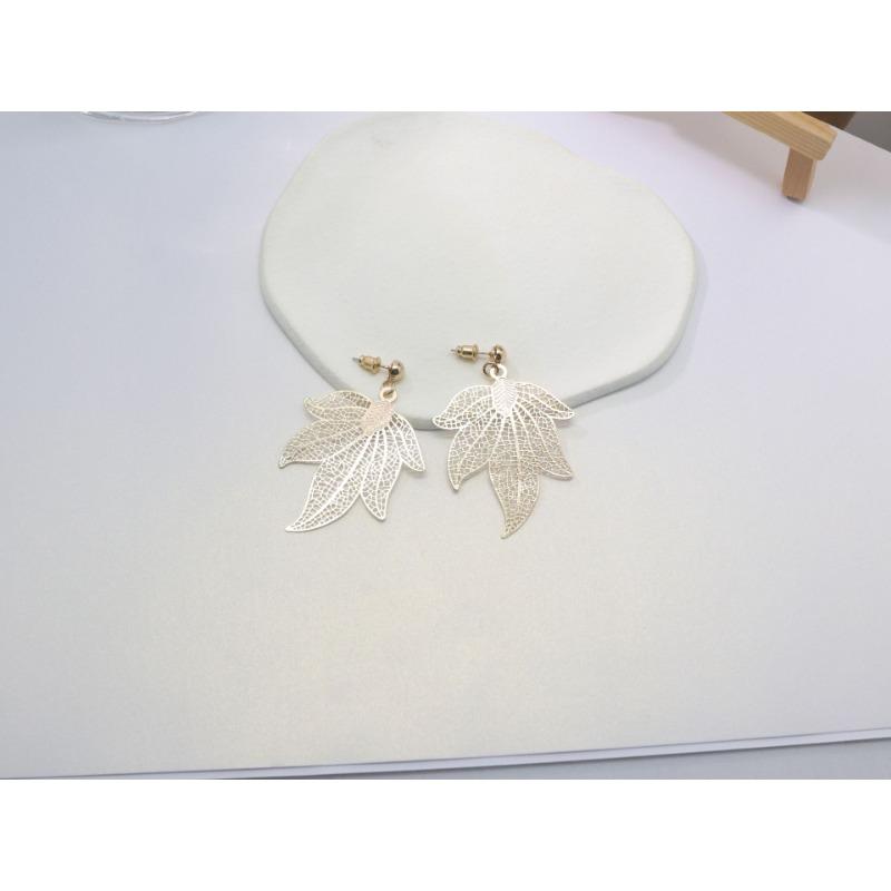 

Украшение для ушей в стиле Ins с геометрическим узором в виде восточных кленовых листьев