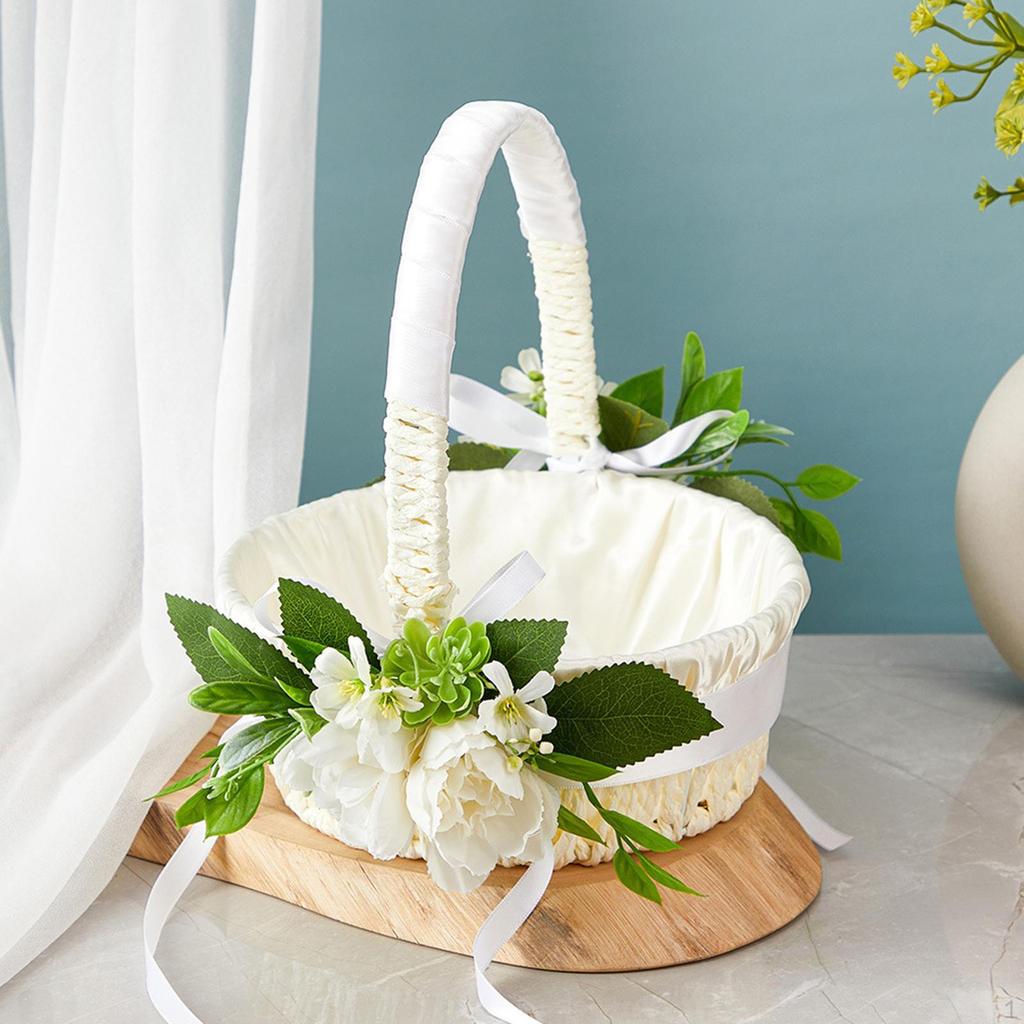 Brautkorb für Blumenmädchen mit Bändern und Grünpflanzen