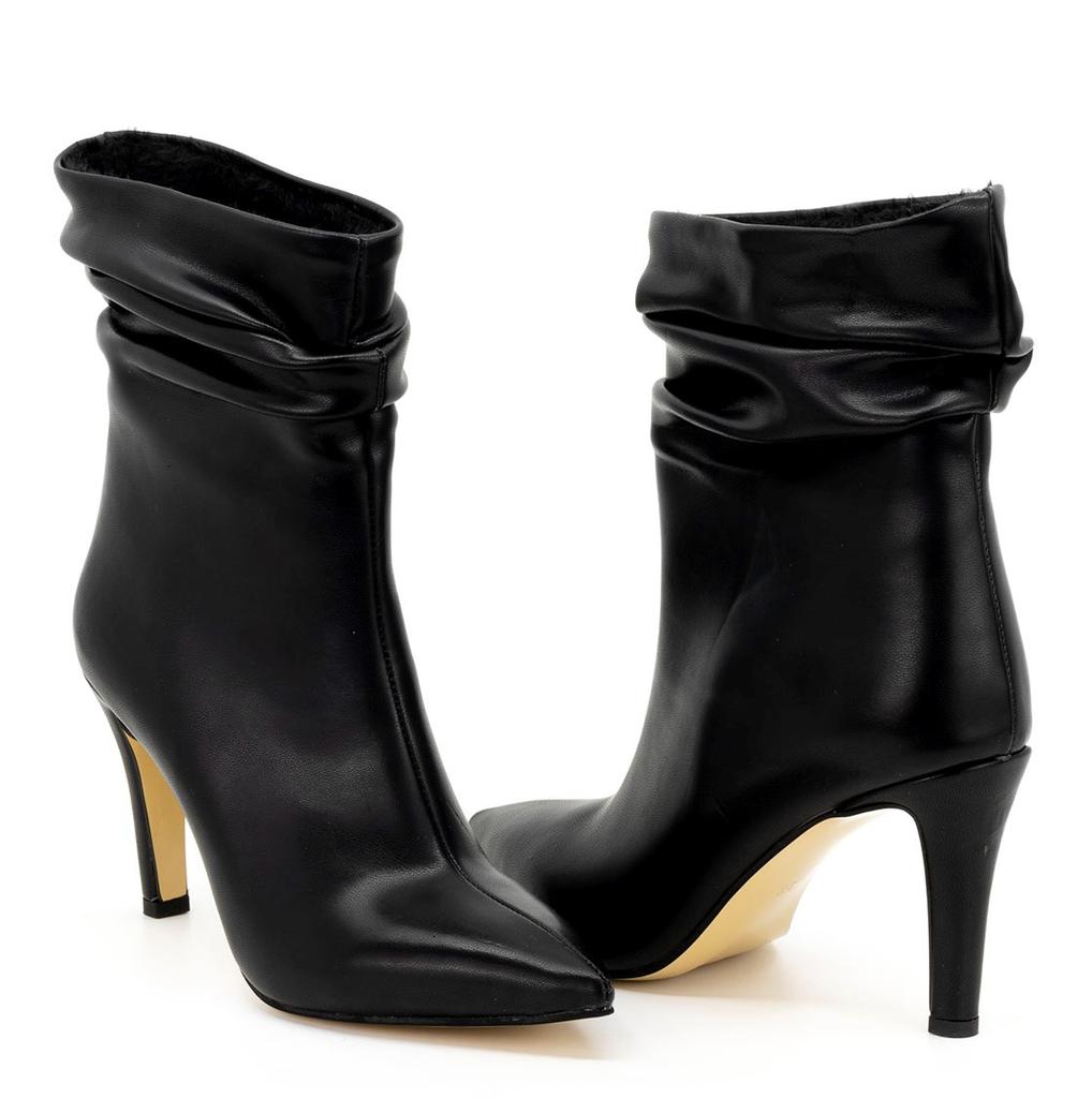 Klassische Damenstiefel mit spitzer Zehenpartie und dünnem Absatz