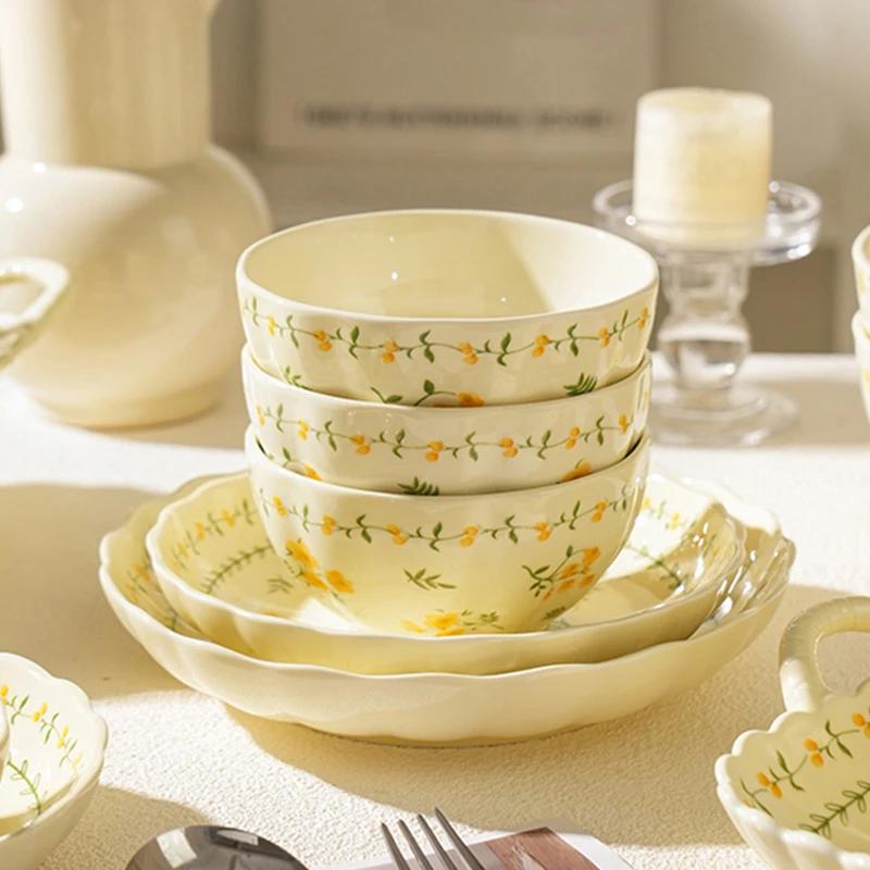 Circular Small Flowers Ceramic Plate Home Afternoon Tea Dessert Baking Plates Exquisite Breakfast Salad Plate Creative Tableware