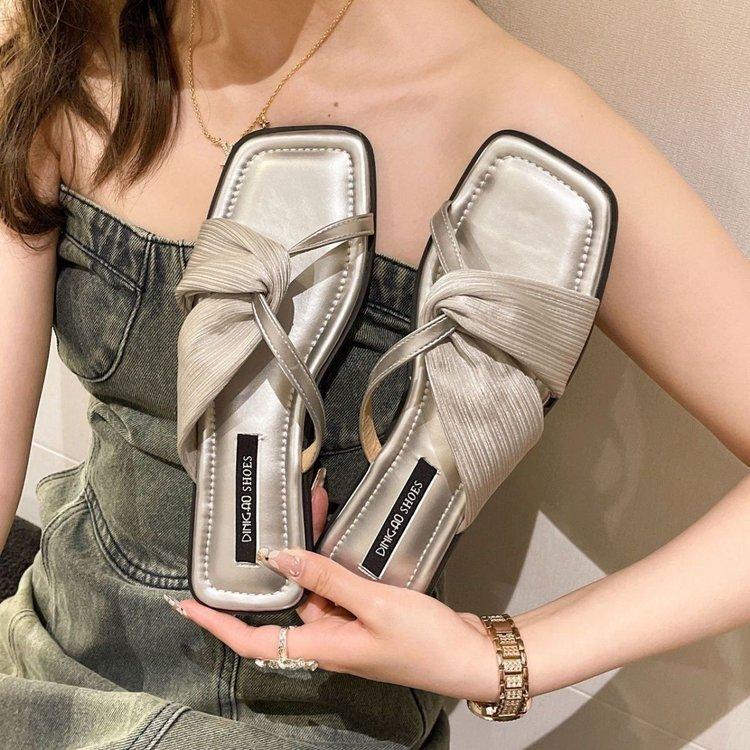 French Flat-bottomed Cool Slippers Women's Shoes Outer Wear 2025 Summer New Fashion Low-heeled Fairy Wind Open-toed Cool Slippers