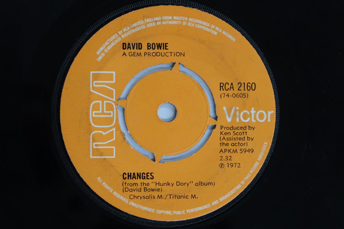 

7inch Record DAVID BOWIE - Changes RCA2160 RCA VICTOR 1972 UK Rock Used