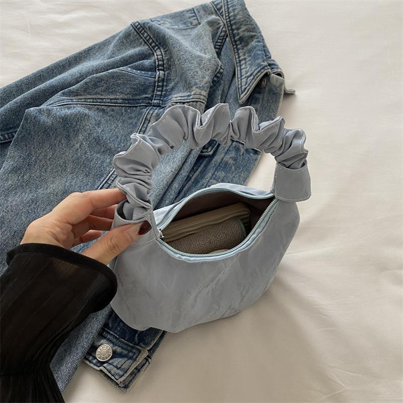 Autumn New Niche Design Fashionable Retro Handbag Casual Simple Small Fresh Crescent Bag