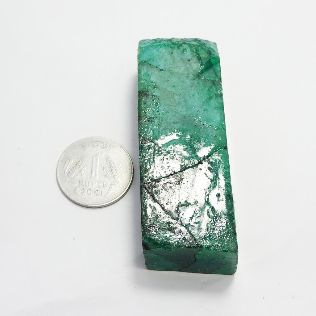 Natural Green Emerald Loose Gemstone Dyed Rough Uncut 513.65 ct for Lapidary and Gem Collections