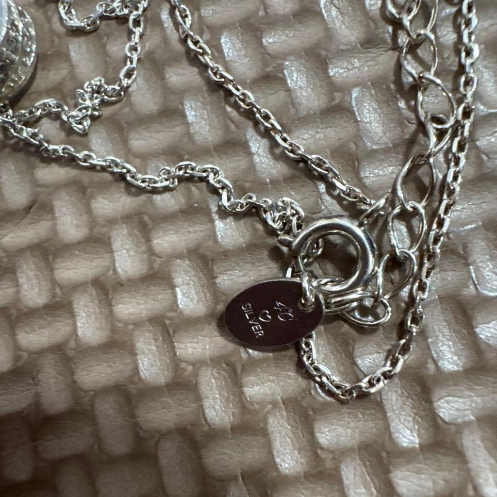Used 4C silver crystal necklace