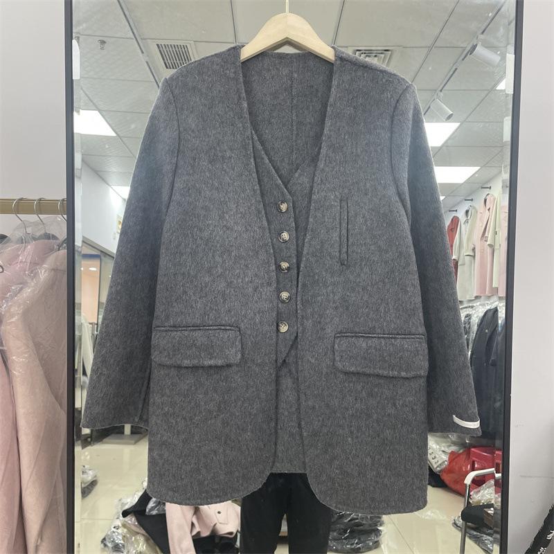 

Новое двустороннее шерстяное пальто женское короткое корейская версия свободный костюм ложное двухпредметное шерстяное пальто повседневное и универсальное M темно-серого