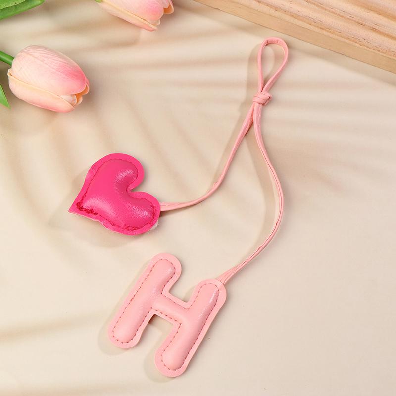Leather Keychain Heart Letter Charm Pendant Keyring Fashion Simple All-Matching Bag Decoration Jewelry Accessories