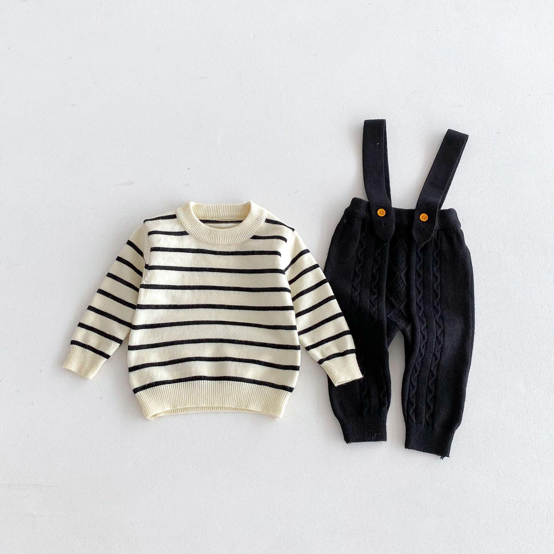 

Осенне-зимний комплект для младенцев и малышей: полосатый лонгслив и вязаный комбинезон 80 cm белый