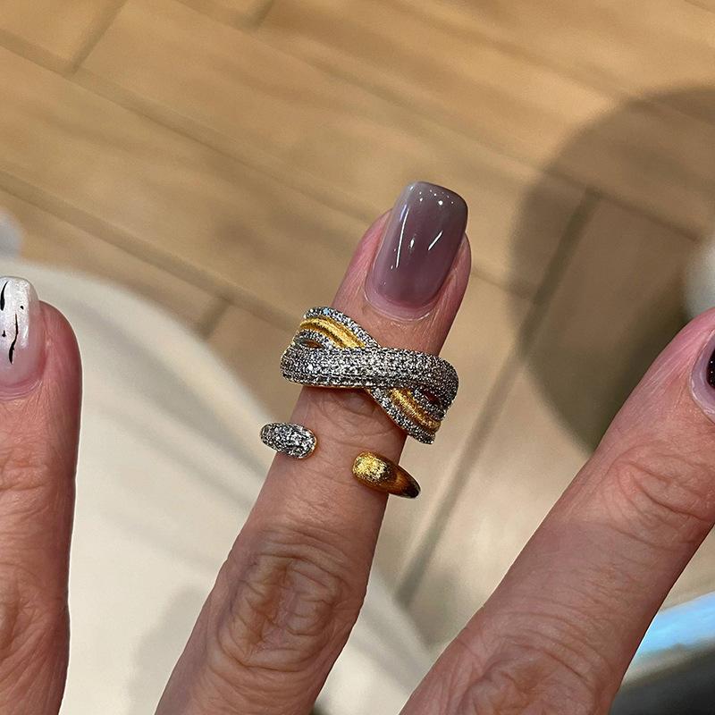 Creative Diamond Studded Wave Cross Brushed Female Ring Fashion High-quality Light Luxury Charm Rings for Women Banquet