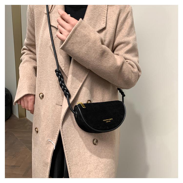 Fashion New Favorite! High-end Niche Dumpling Bags Lead the Trend of Going Out On the Street