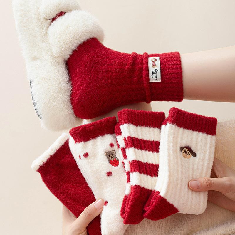 Autumn and Winter Australian Wool Red Sock Children's Striped Mid-calf Socks with Added Padding for Extra Warmth and Insulation in Winter.