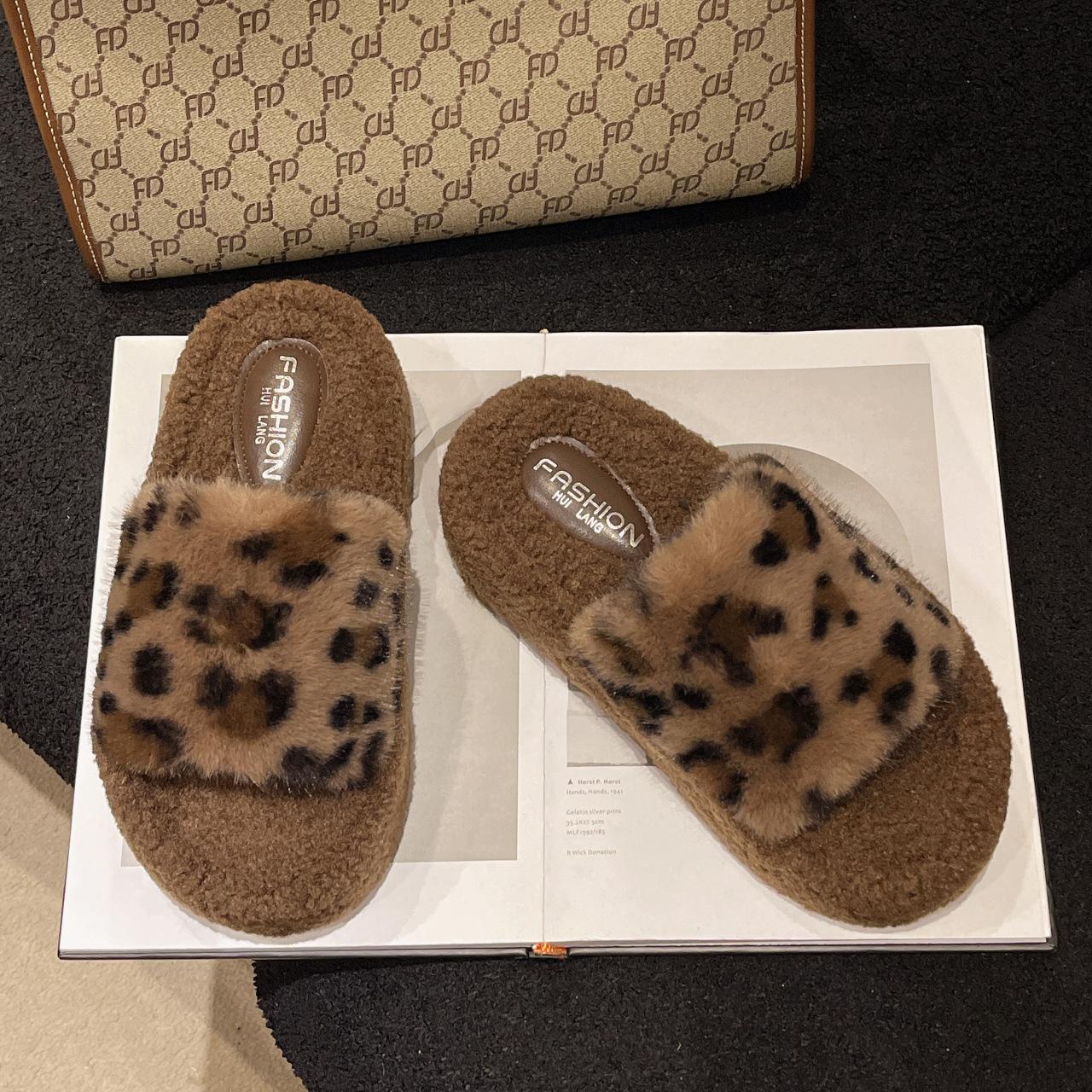 

Foreign trade leopard print thick-bottomed fluffy slippers outer wear 2024 new autumn and winter fashion home plush cotton slippers women 42 темно-коричневого кольору