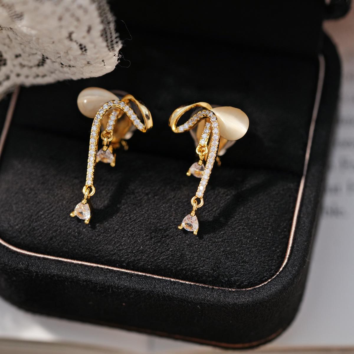 18k Gold Plated Zirconia Bow Ear Cuff Earrings - Versatile, Luxurious Ear Jewelry for Women