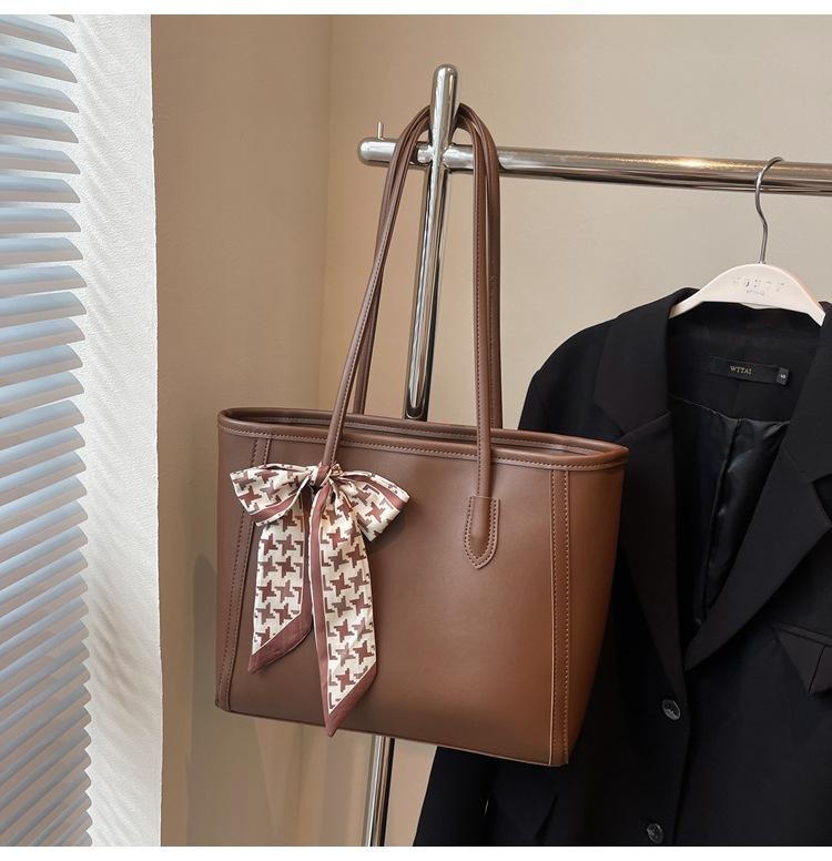 Commuter tote bag women's large capacity 2025 new autumn and winter casual versatile high-end shoulder shopping bag