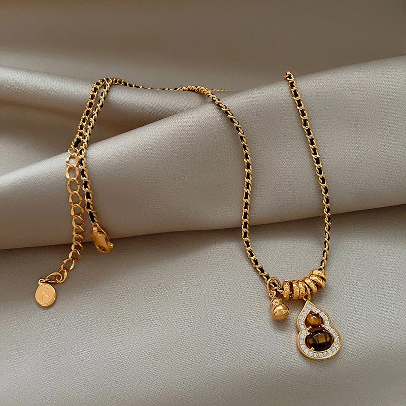 Real gold electroplated zircon tiger s eye stone gourd necklace Maillard retro versatile collarbone chain light luxury neck chain