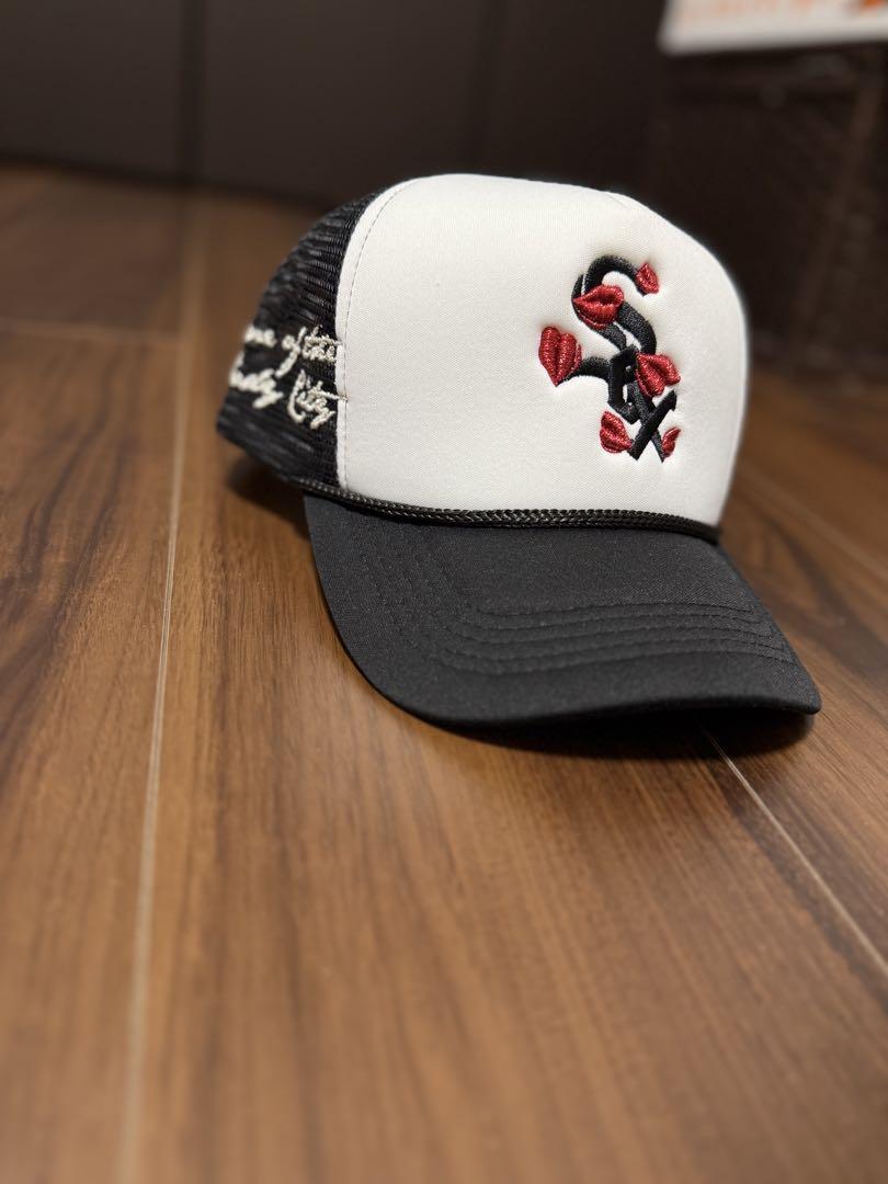 

[USED] Laropa Cap Embroidered Trucker Cap White/Black