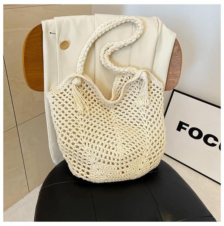 Woven Hollow Women's Bag New Beach Bag Woven Shoulder Straw Large Capacity Bag Commuter Bag