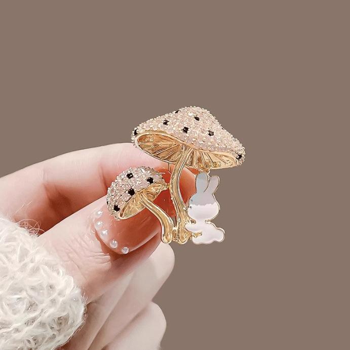 Vintage Chinese Pearl Mushroom Floral Brooch